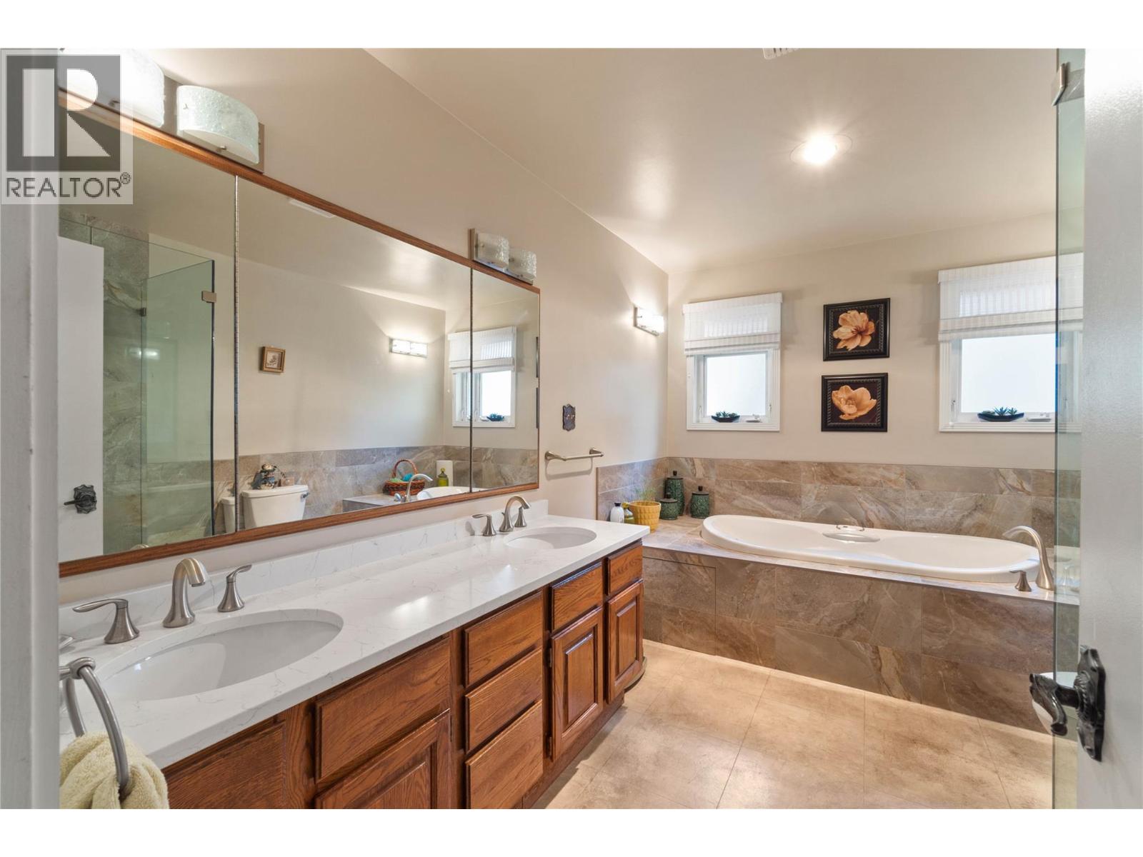 857 Orcrest Drive, Kamloops, British Columbia  V2B 6T3 - Photo 8 - 10397824