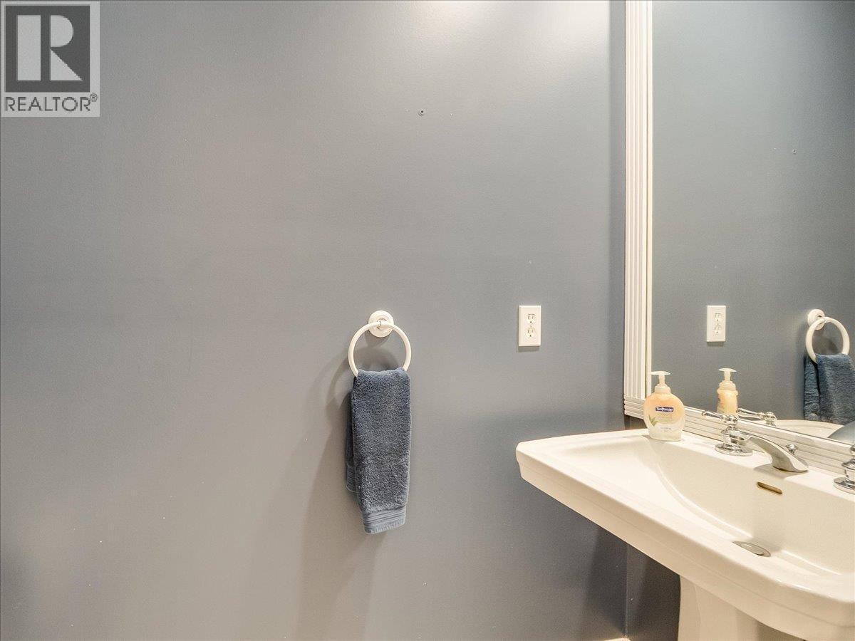 3617 14th Avenue, Castlegar, British Columbia  V1N 4J2 - Photo 32 - 10398027