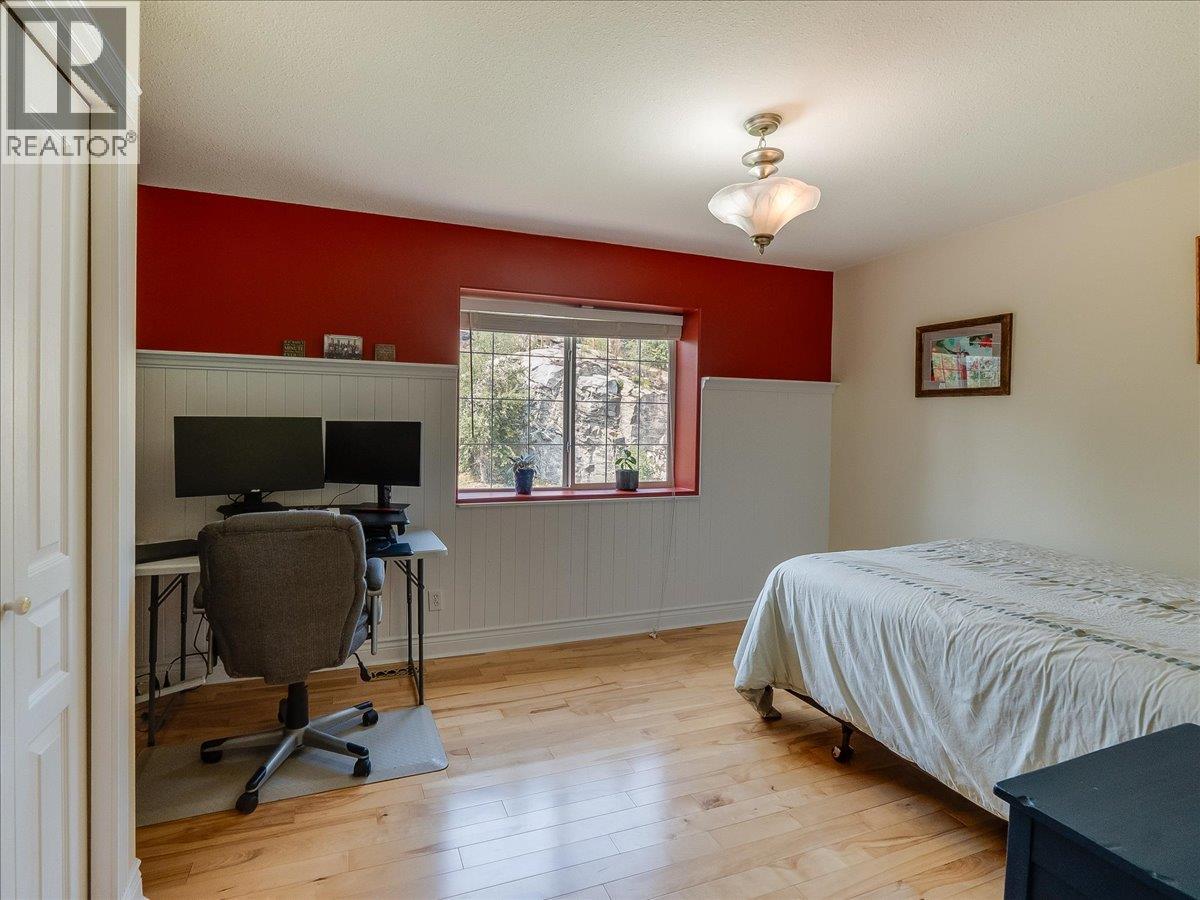 3617 14th Avenue, Castlegar, British Columbia  V1N 4J2 - Photo 34 - 10398027