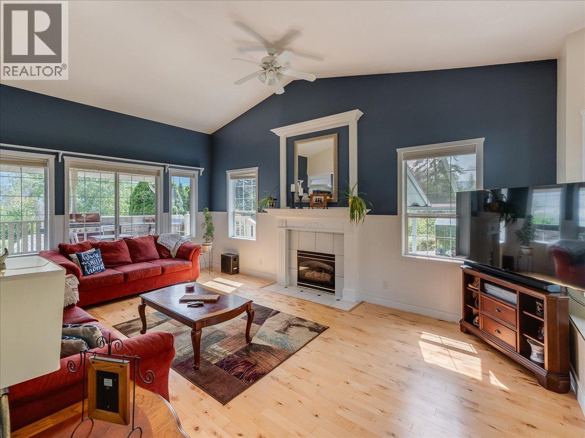 3617 14th Avenue, Castlegar, British Columbia  V1N 4J2 - Photo 4 - 10398027
