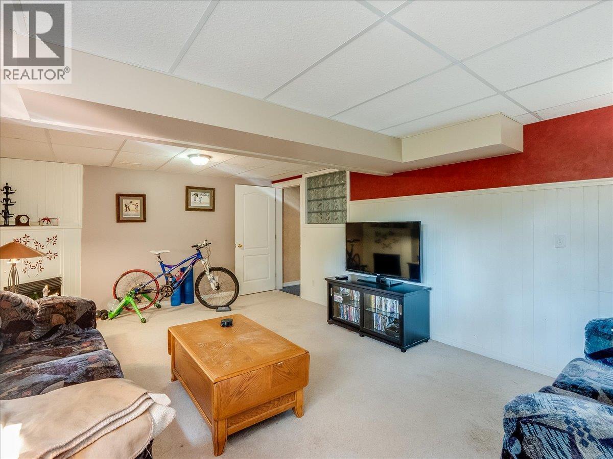 3617 14th Avenue, Castlegar, British Columbia  V1N 4J2 - Photo 43 - 10398027