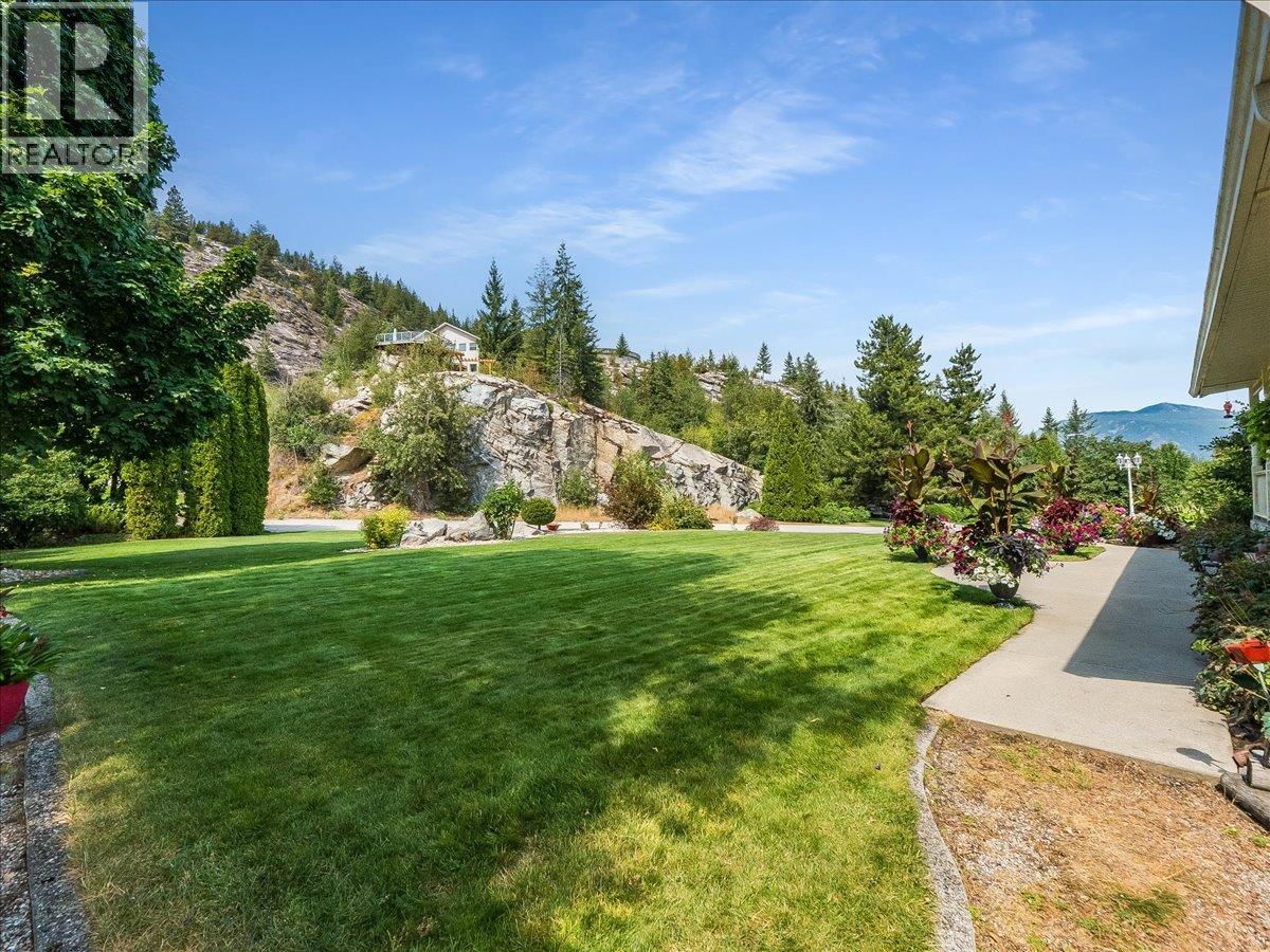 3617 14th Avenue, Castlegar, British Columbia  V1N 4J2 - Photo 80 - 10398027