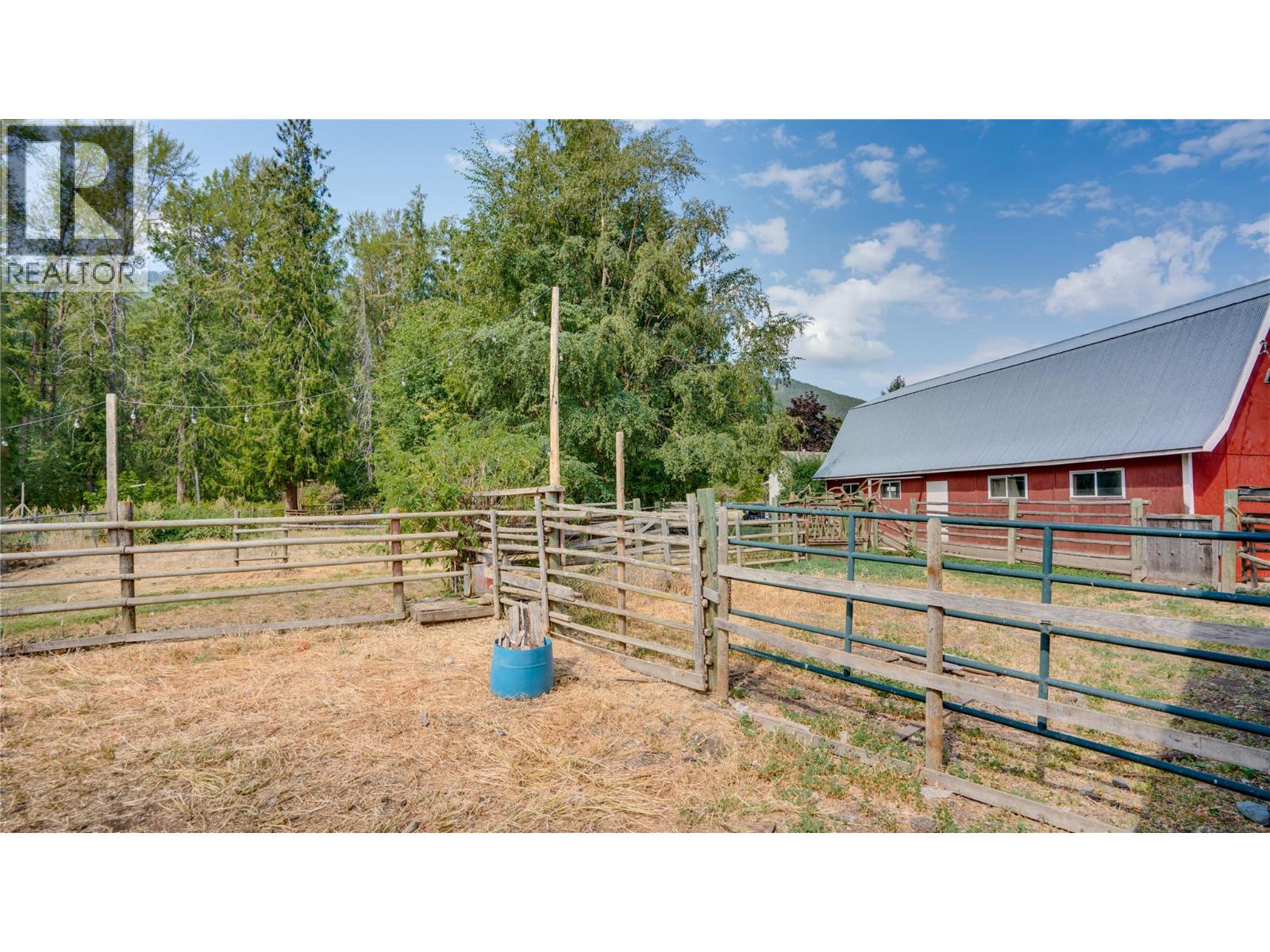 3545 Shaw Road, Falkland, British Columbia  V0E 1W1 - Photo 72 - 10397883