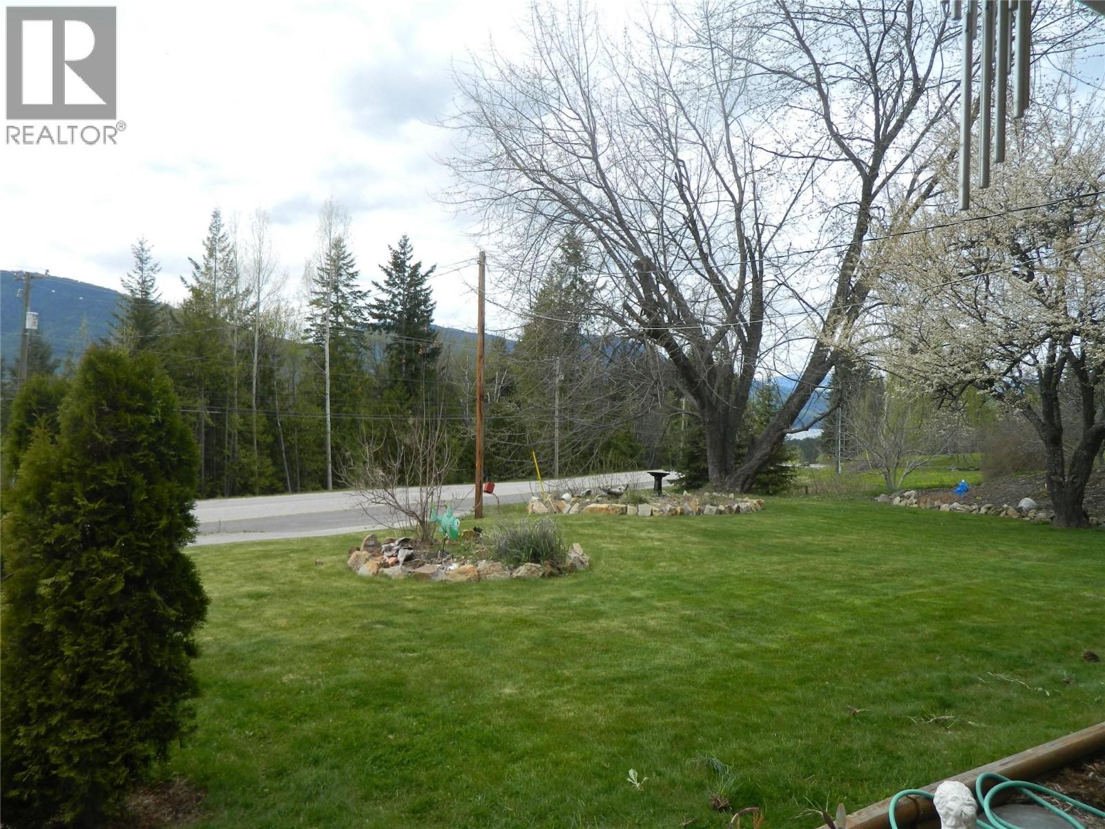 384 6 Highway S, Nakusp, British Columbia  V0G 1R1 - Photo 20 - 10398059