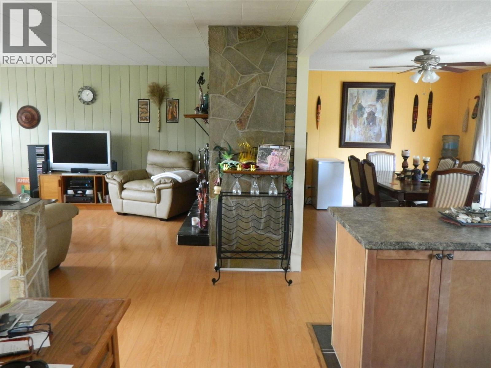384 6 Highway S, Nakusp, British Columbia  V0G 1R1 - Photo 4 - 10398059