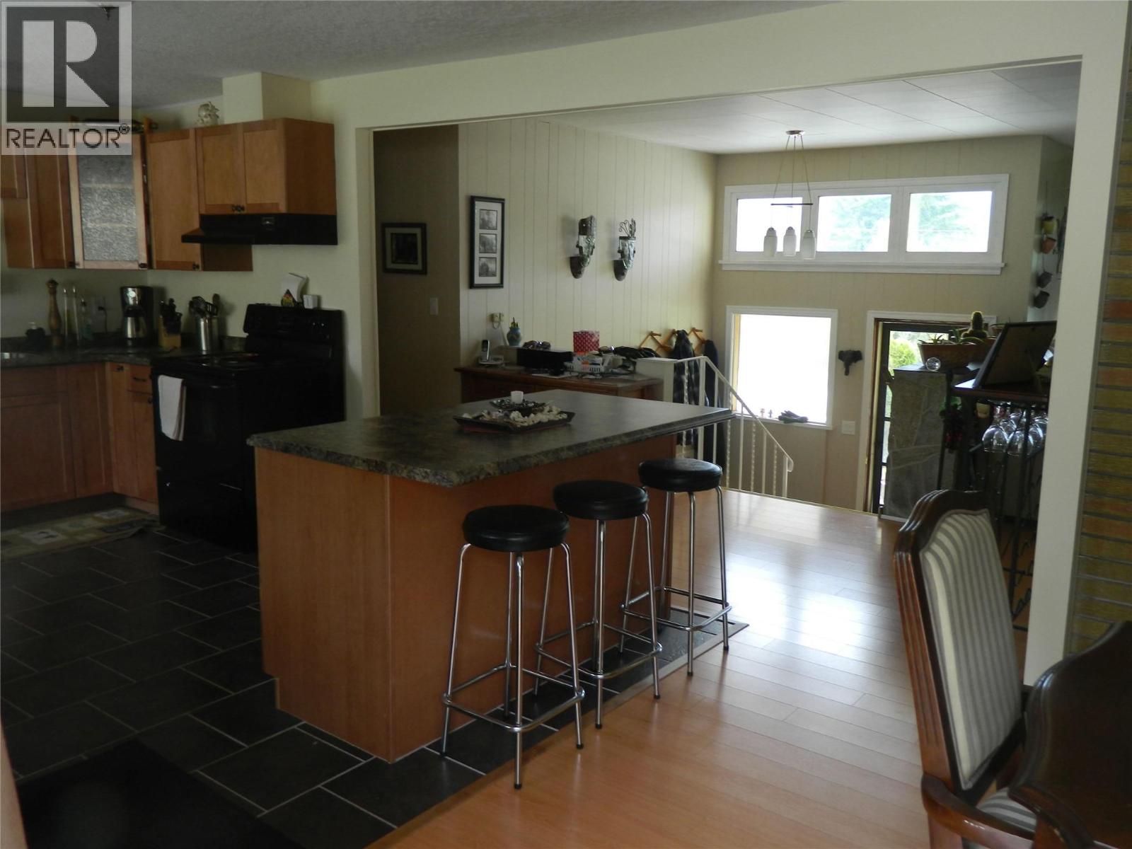 384 6 Highway S, Nakusp, British Columbia  V0G 1R1 - Photo 7 - 10398059