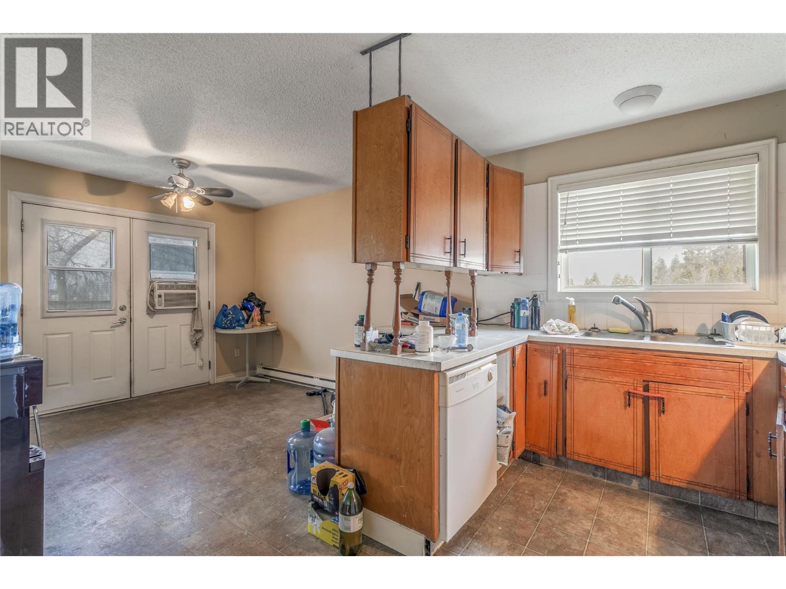1105 Cactus Road, Kelowna, British Columbia  V1X 5N3 - Photo 5 - 10397728