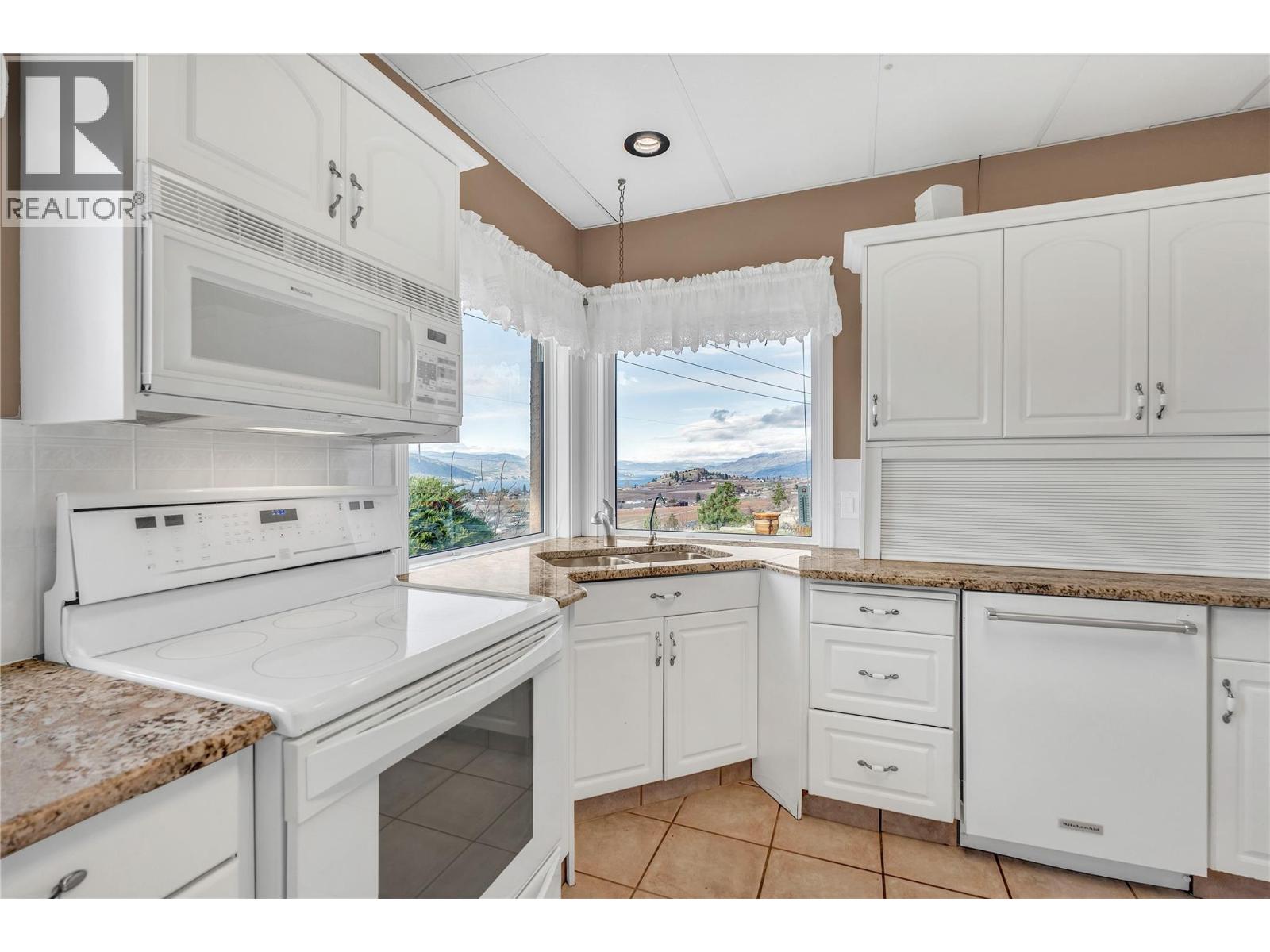 760 Hudson Street, Penticton, British Columbia  V2A 8S9 - Photo 8 - 10398096
