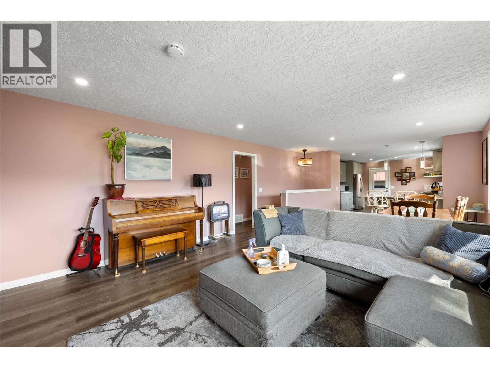 4326 Karindale Road, Kamloops, British Columbia  V2B 8N1 - Photo 3 - 10396894