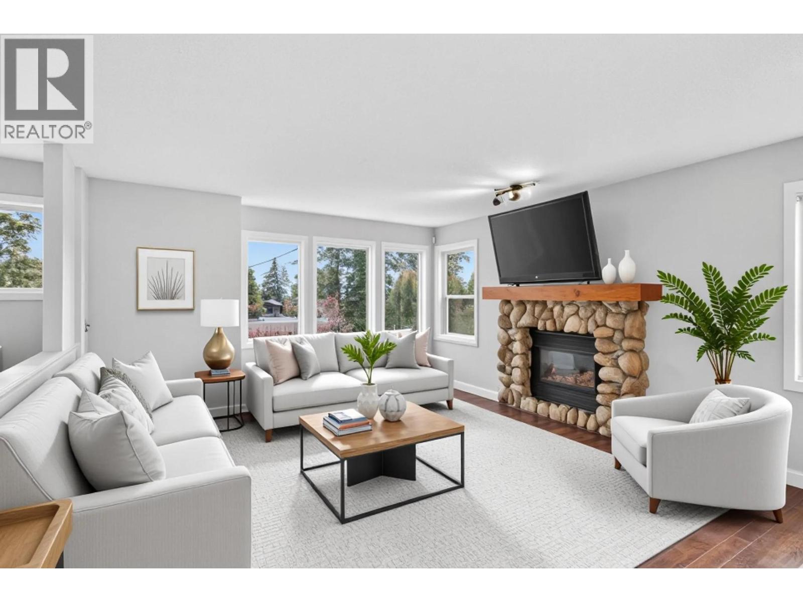 3220 Mciver Road, West Kelowna, British Columbia  V4T 1G1 - Photo 2 - 10397760