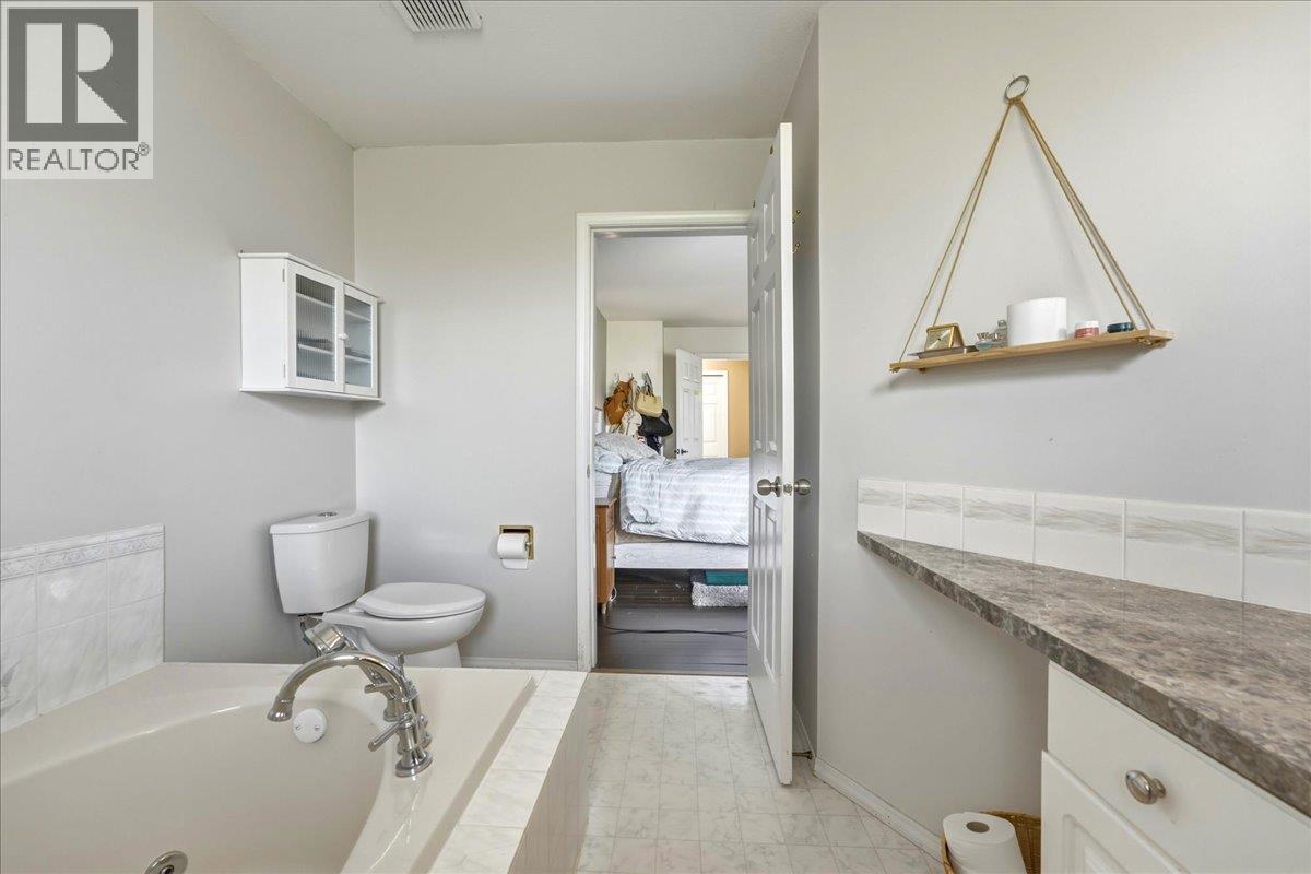 2225 Teal Place, Vernon, British Columbia  V1H 1R1 - Photo 22 - 10397864