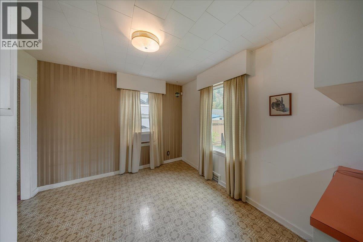306 Sylvia Crescent, Trail, British Columbia  V1R 1A5 - Photo 7 - 10397988