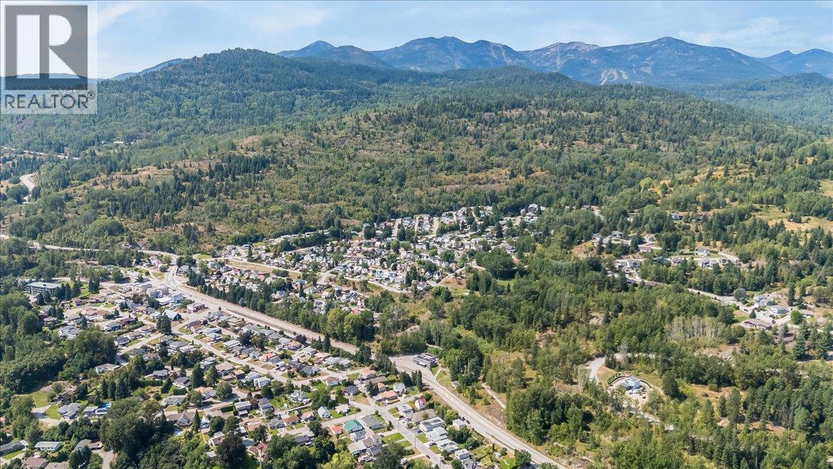 469 Forrest Drive, Trail, British Columbia  V1R 2H1 - Photo 7 - 10397894