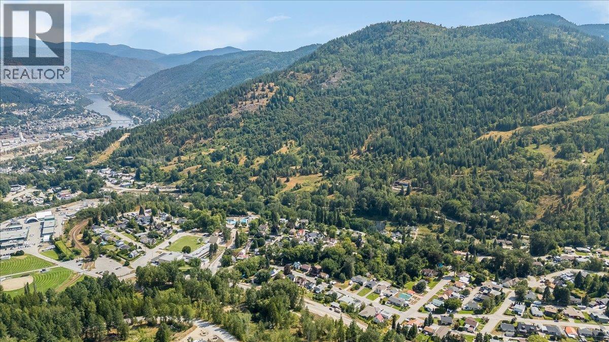 469 Forrest Drive, Trail, British Columbia  V1R 2H1 - Photo 9 - 10397894