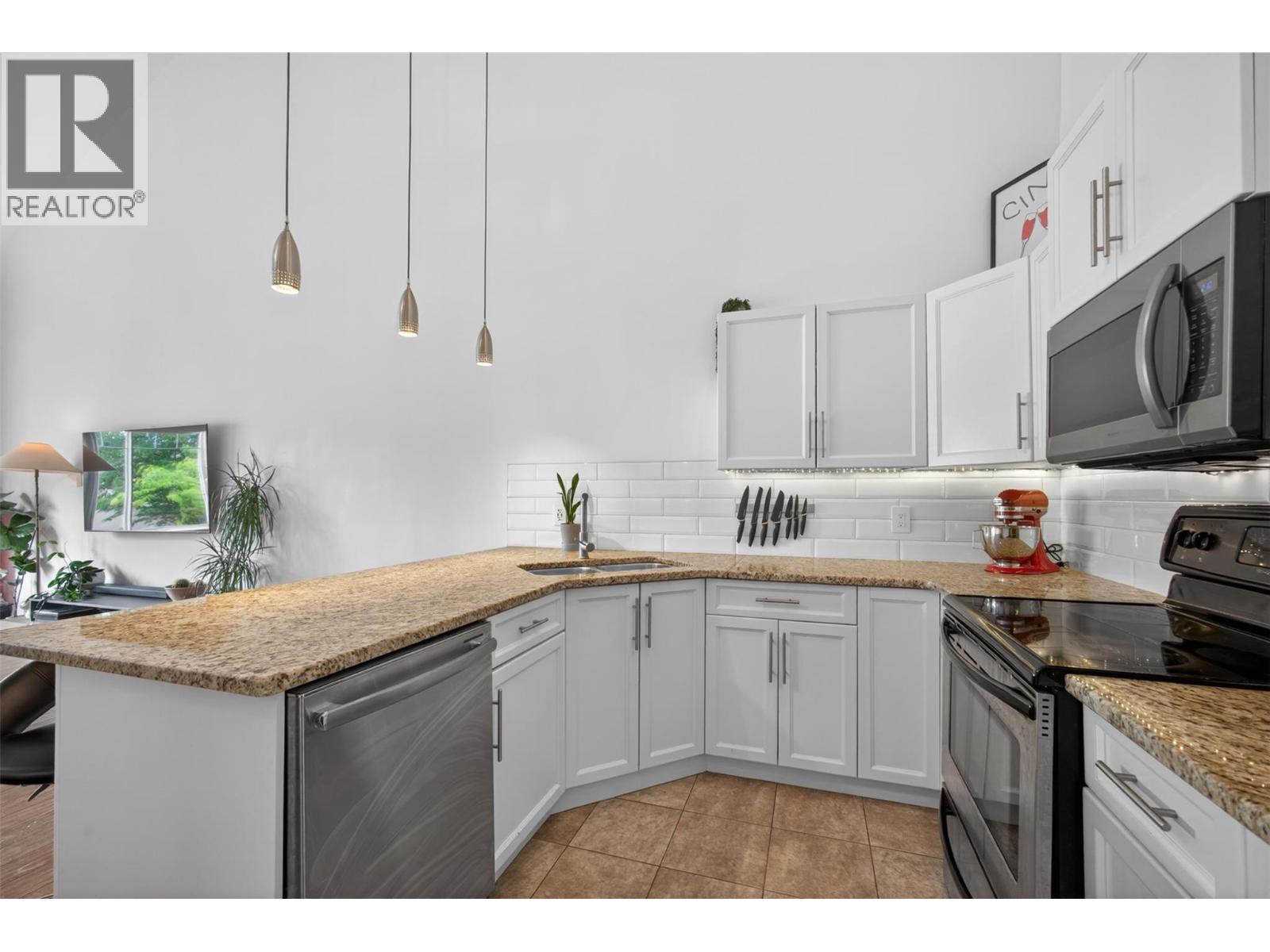 2120 Shannon Ridge Drive Unit# 303, West Kelowna, British Columbia  V4T 2Z3 - Photo 3 - 10397892
