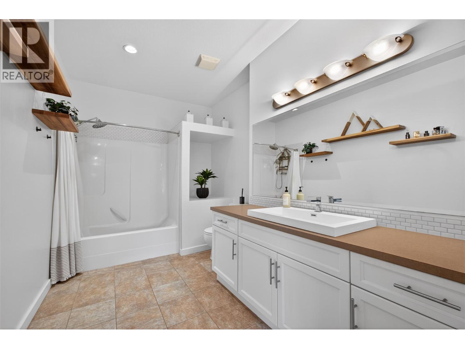 2120 Shannon Ridge Drive Unit# 303, West Kelowna, British Columbia  V4T 2Z3 - Photo 8 - 10397892
