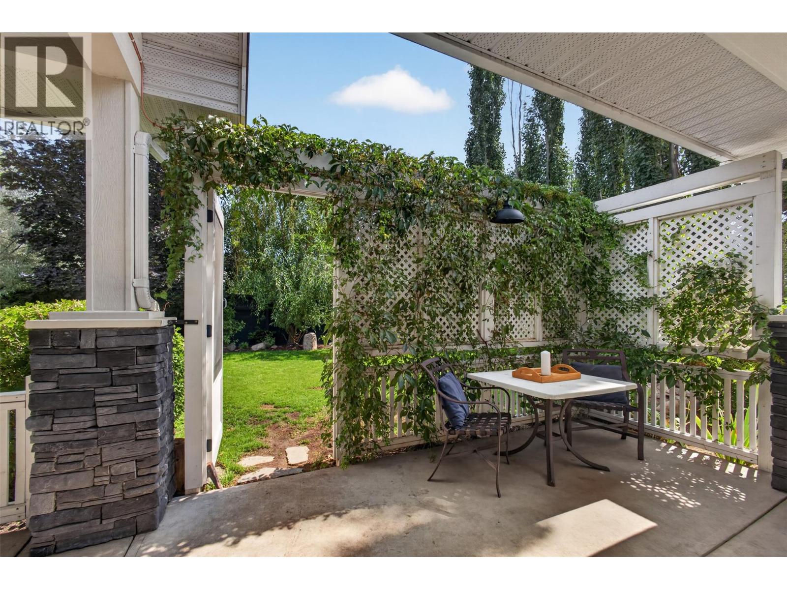 7272 Dunwaters Road, Kelowna, British Columbia  V1Z 3W4 - Photo 10 - 10395772