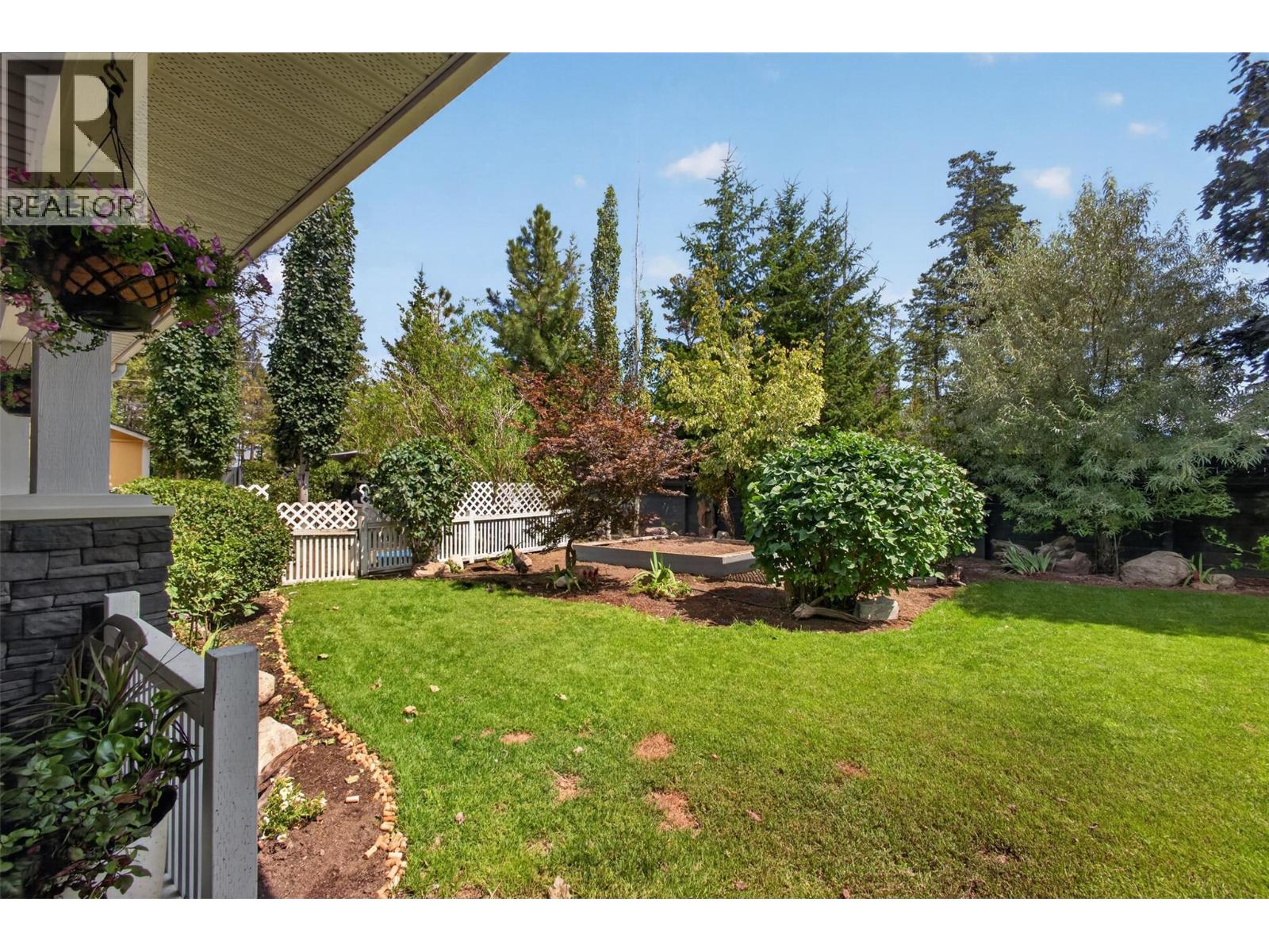 7272 Dunwaters Road, Kelowna, British Columbia  V1Z 3W4 - Photo 11 - 10395772