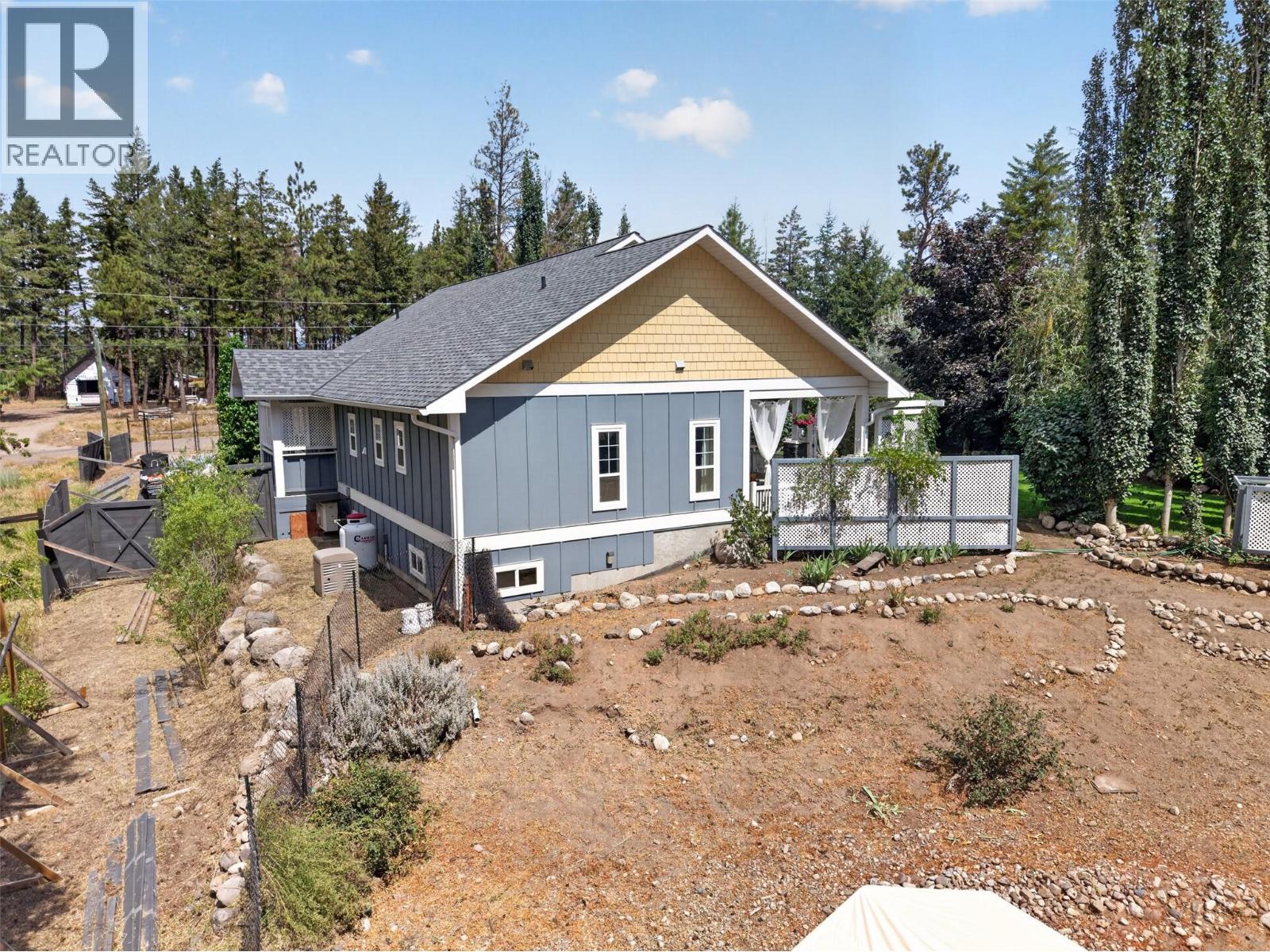 7272 Dunwaters Road, Kelowna, British Columbia  V1Z 3W4 - Photo 2 - 10395772