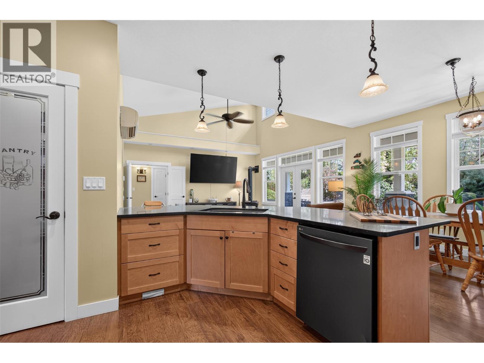 7272 Dunwaters Road, Kelowna, British Columbia  V1Z 3W4 - Photo 35 - 10395772