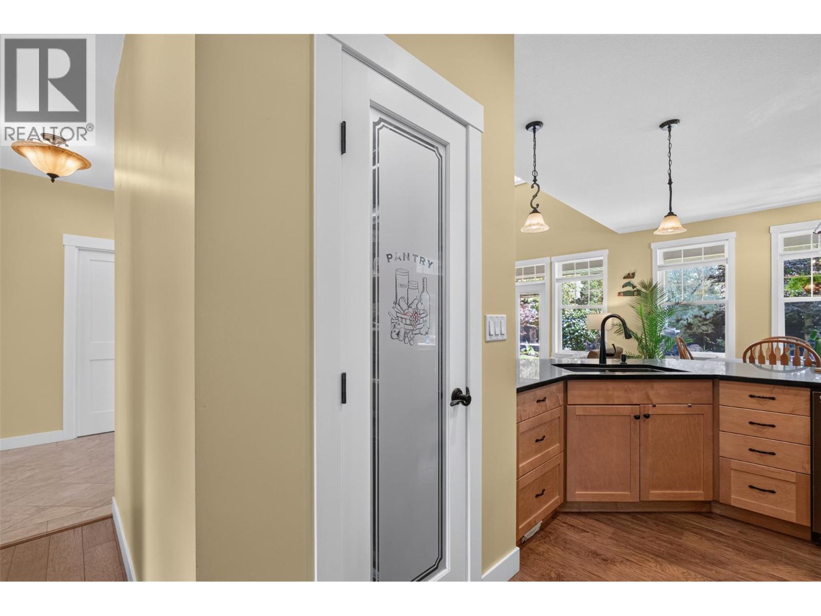 7272 Dunwaters Road, Kelowna, British Columbia  V1Z 3W4 - Photo 36 - 10395772