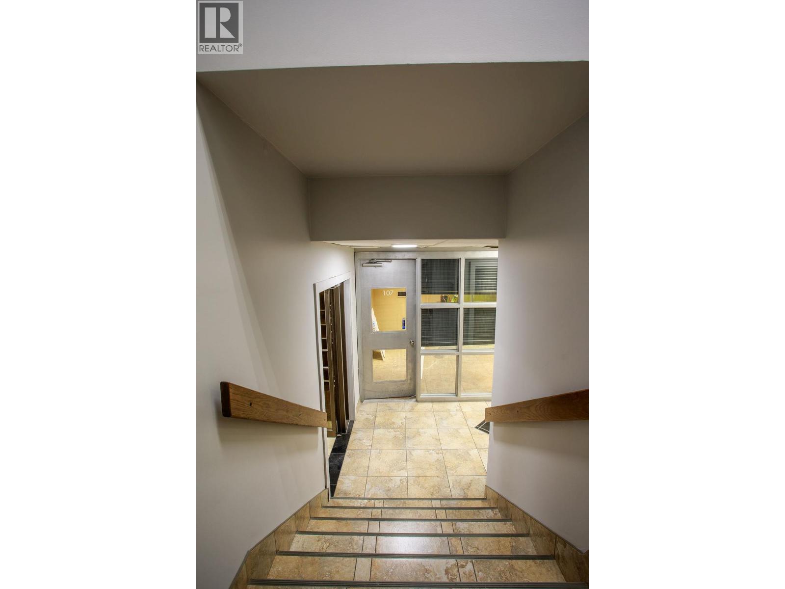 1455 Ellis Street, Kelowna, British Columbia  V1Y 2A3 - Photo 5 - 10398033