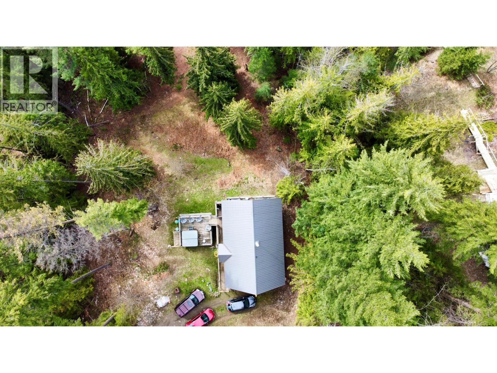 3000 Vickers Trail, Anglemont, British Columbia  V0E 1M8 - Photo 1 - 10398003