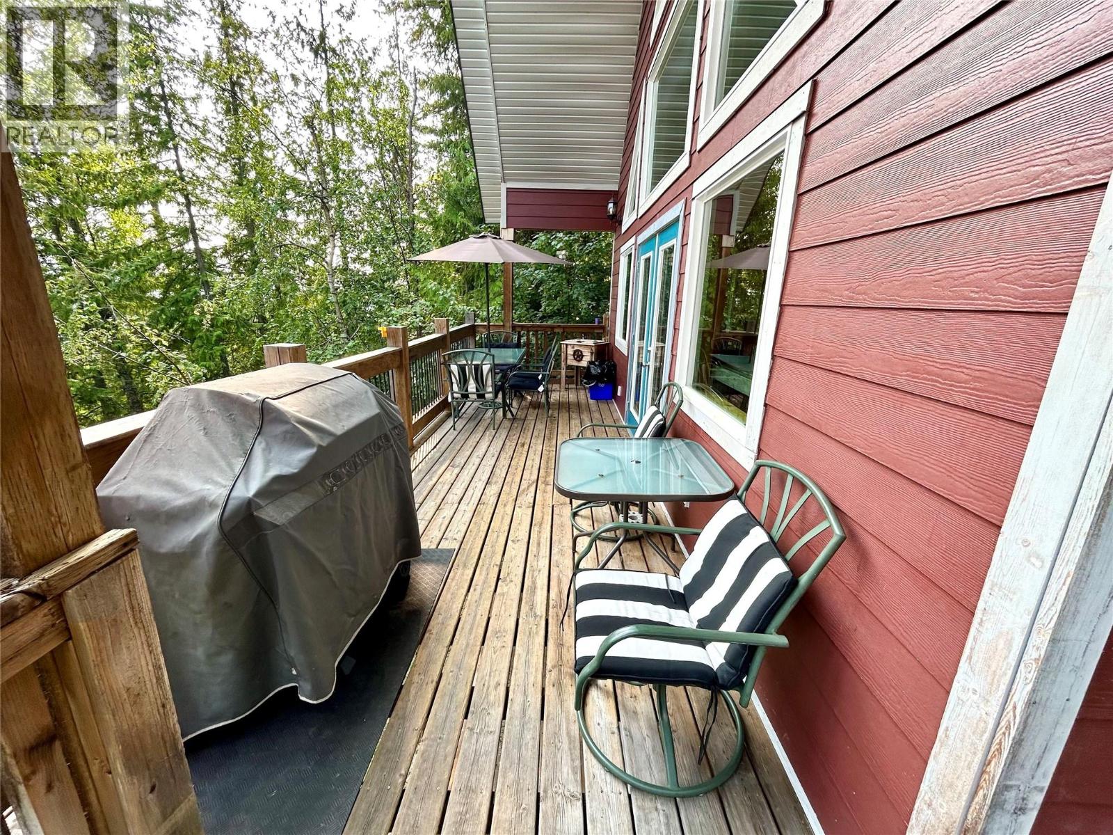 3000 Vickers Trail, Anglemont, British Columbia  V0E 1M8 - Photo 26 - 10398003