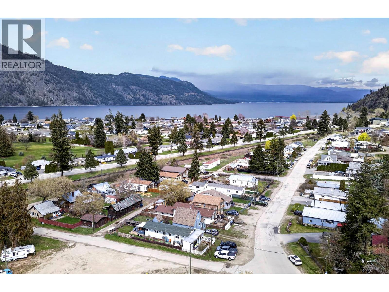 1018 Hillside Avenue, Chase, British Columbia  V0E 1M0 - Photo 1 - 10398148
