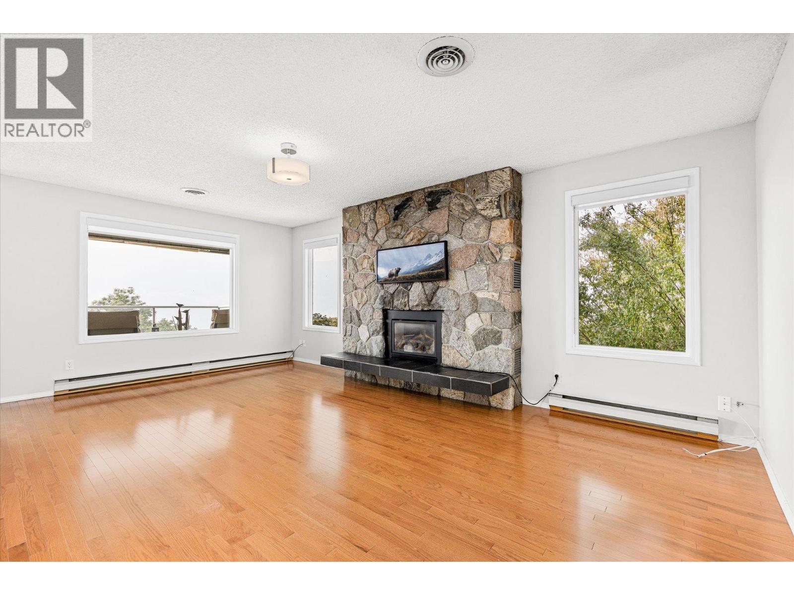 13890 Oyama Road, Lake Country, British Columbia  V4V 2B2 - Photo 9 - 10397689