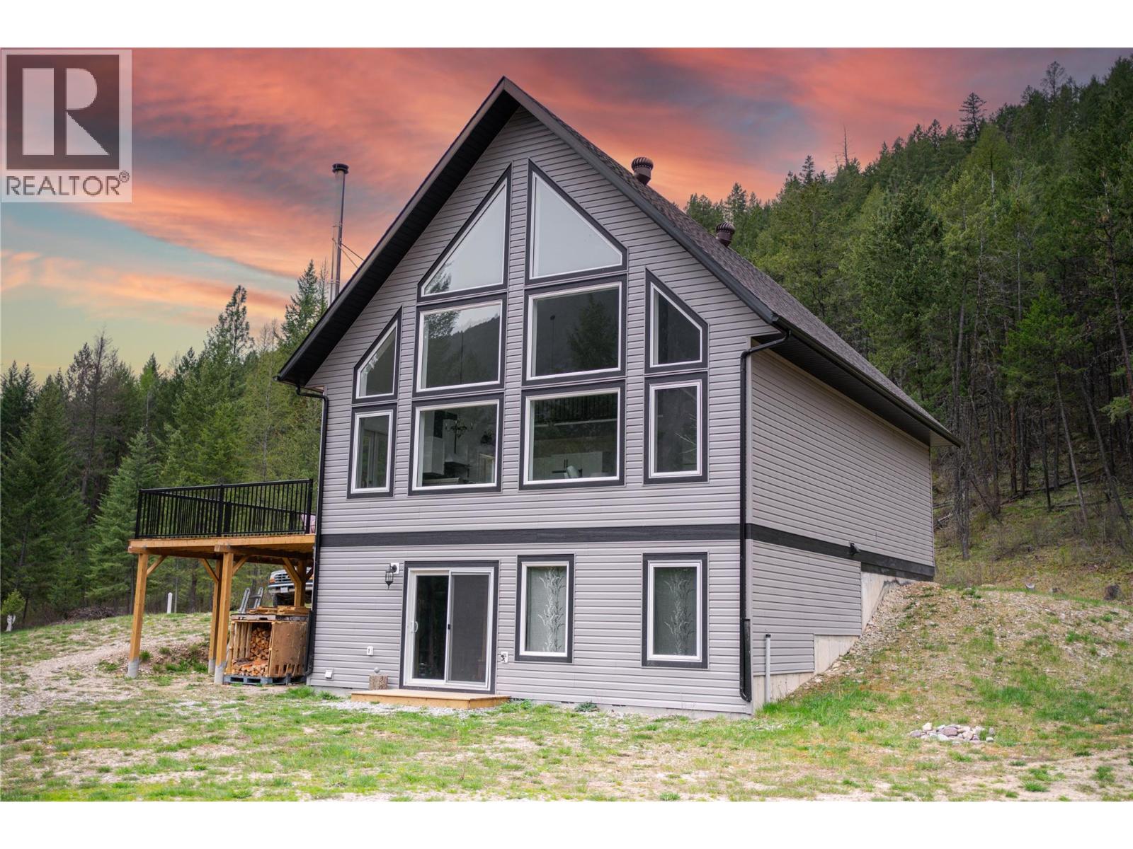4165 93 Highway, Grasmere, British Columbia  V0B 1R0 - Photo 1 - 10398125