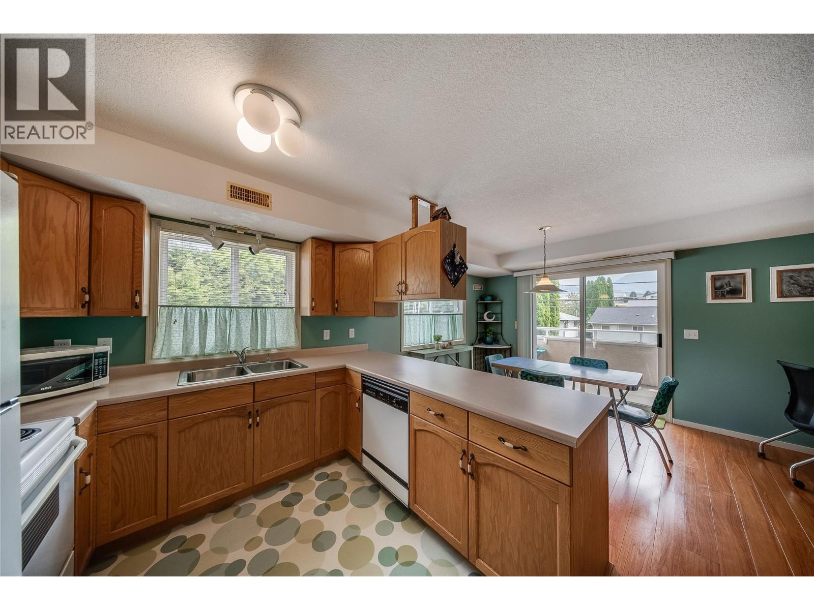 573 10th Avenue Unit# 4, Castlegar, British Columbia  V1N 1K6 - Photo 13 - 10398081