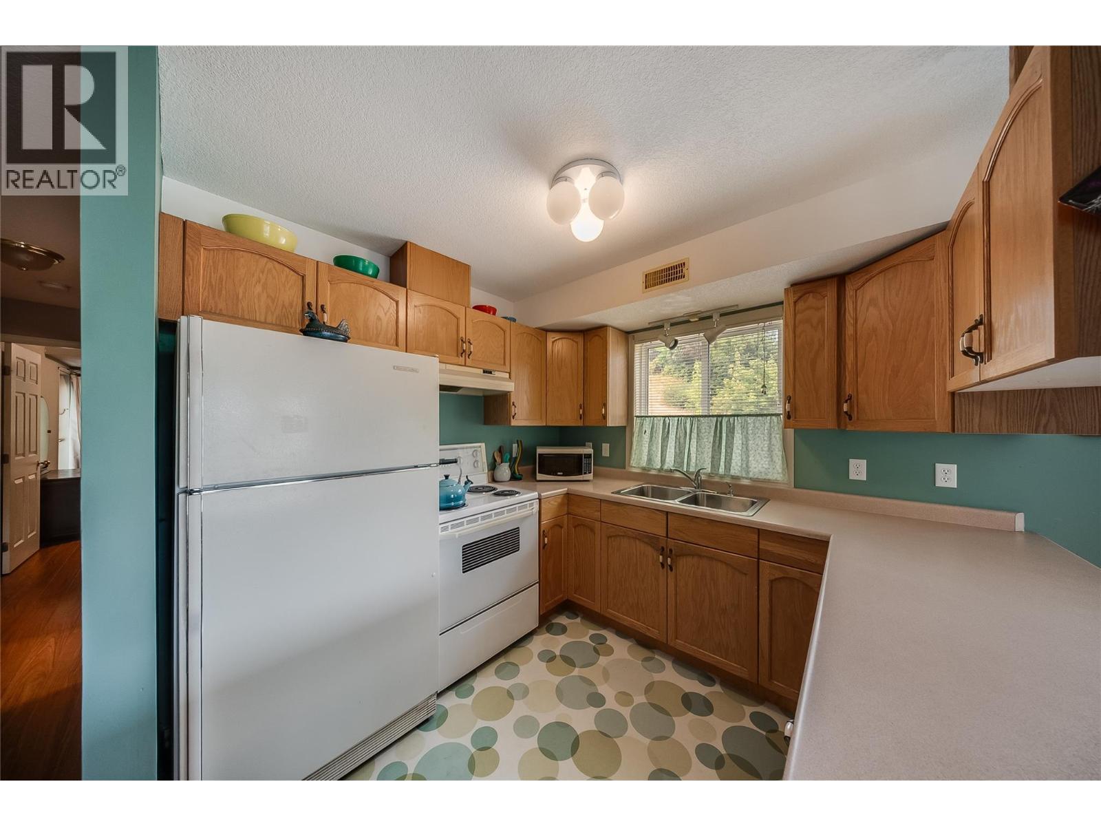 573 10th Avenue Unit# 4, Castlegar, British Columbia  V1N 1K6 - Photo 14 - 10398081