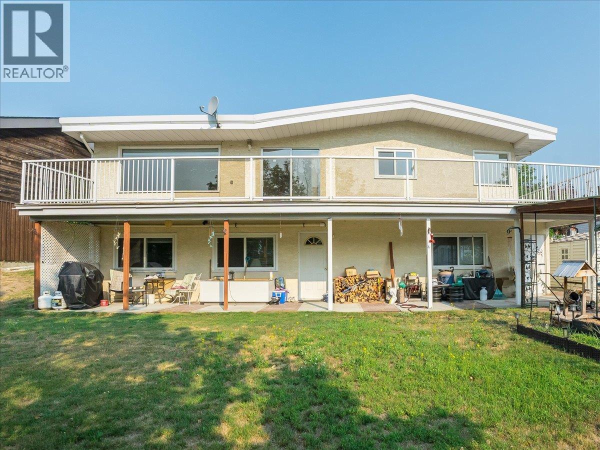 3613 9th Avenue, Castlegar, British Columbia  V1N 2Z6 - Photo 1 - 10398068