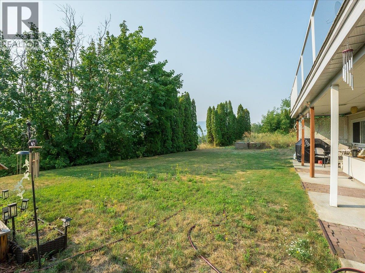 3613 9th Avenue, Castlegar, British Columbia  V1N 2Z6 - Photo 10 - 10398068