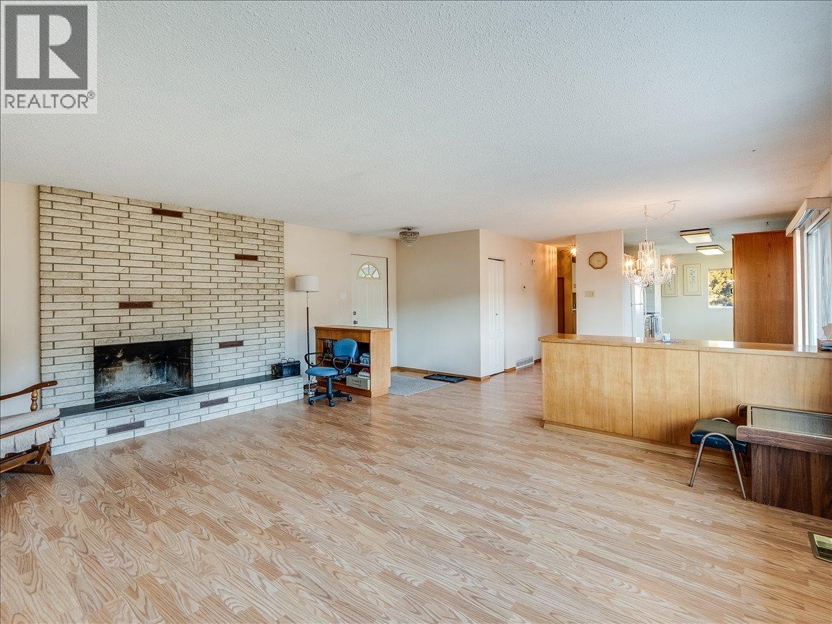 3613 9th Avenue, Castlegar, British Columbia  V1N 2Z6 - Photo 14 - 10398068