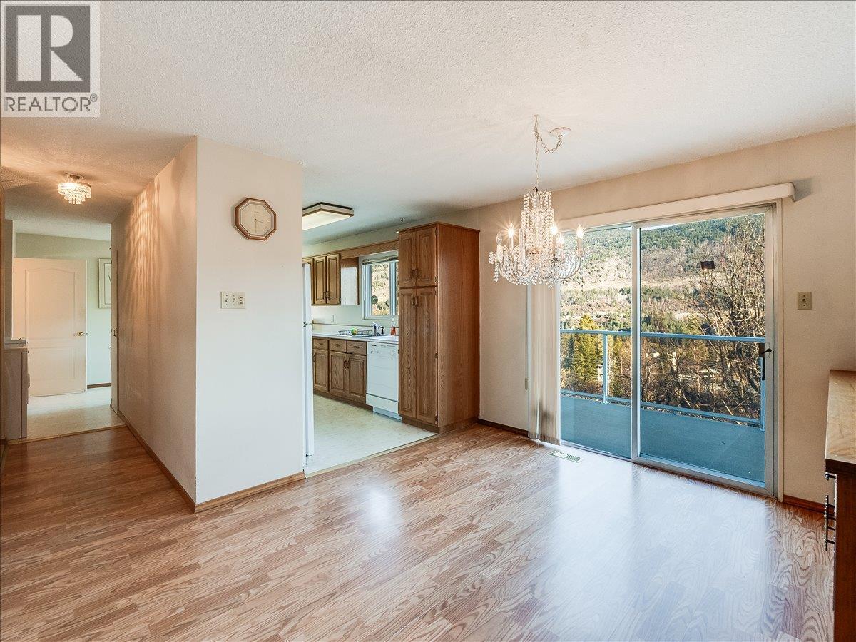 3613 9th Avenue, Castlegar, British Columbia  V1N 2Z6 - Photo 17 - 10398068