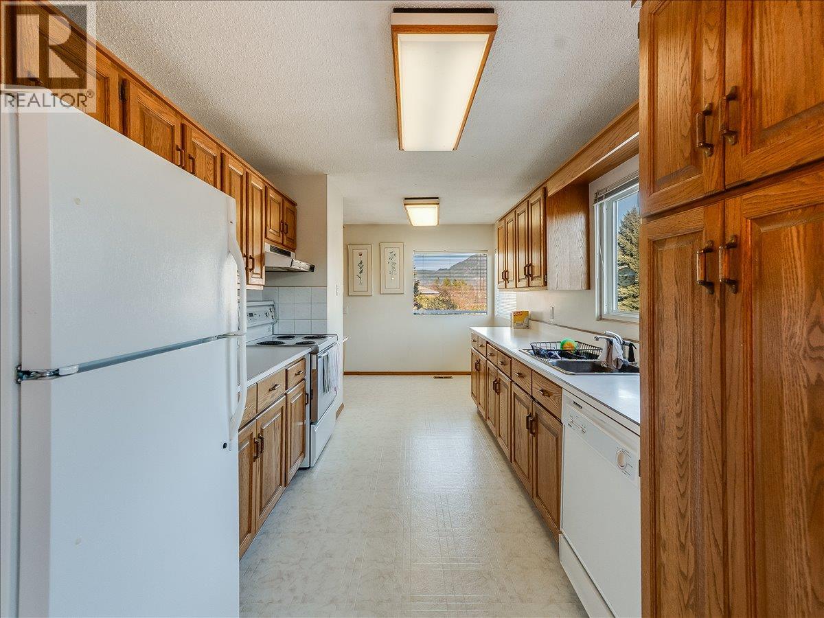 3613 9th Avenue, Castlegar, British Columbia  V1N 2Z6 - Photo 19 - 10398068