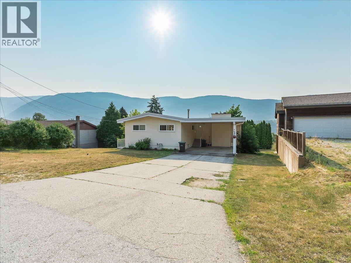 3613 9th Avenue, Castlegar, British Columbia  V1N 2Z6 - Photo 2 - 10398068