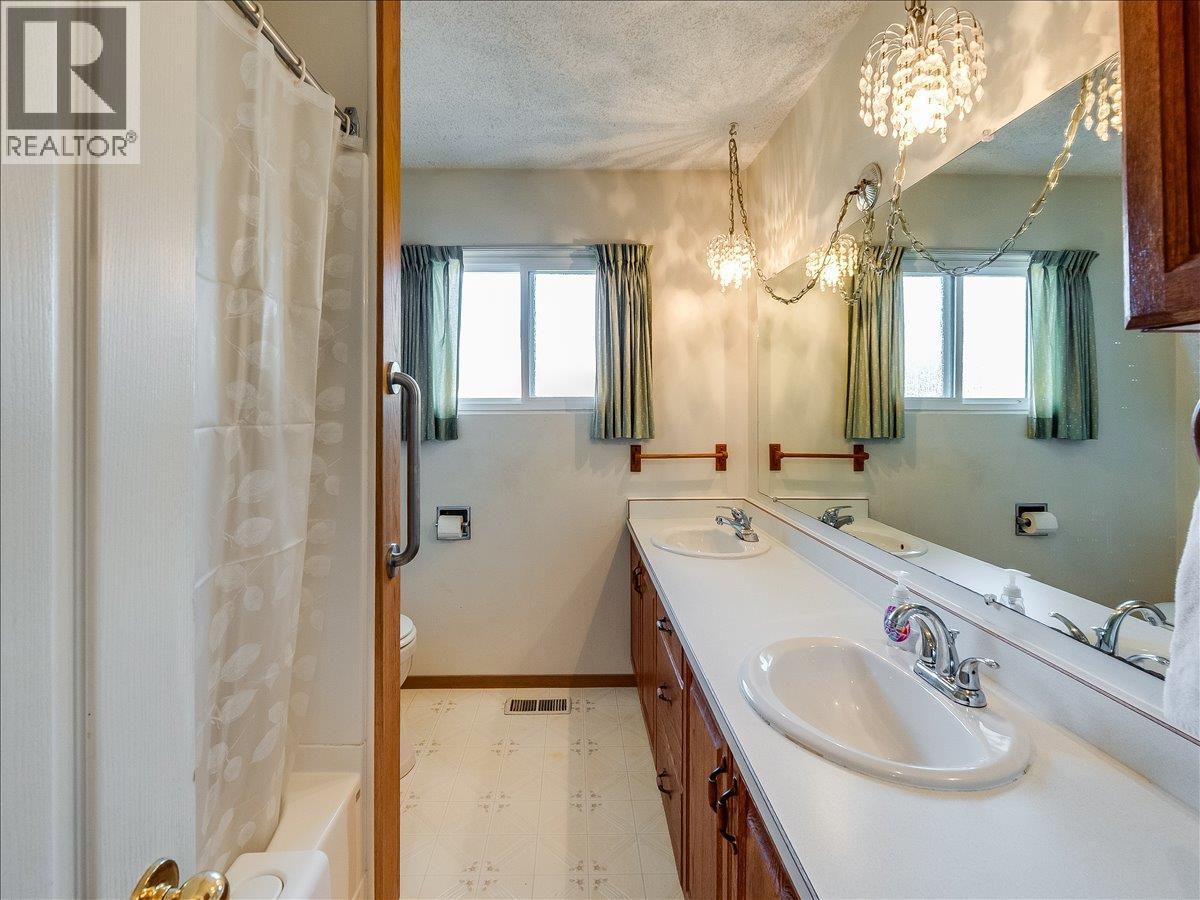 3613 9th Avenue, Castlegar, British Columbia  V1N 2Z6 - Photo 24 - 10398068