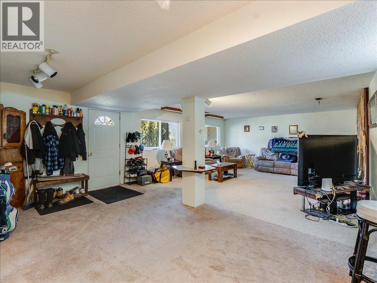 3613 9th Avenue, Castlegar, British Columbia  V1N 2Z6 - Photo 27 - 10398068