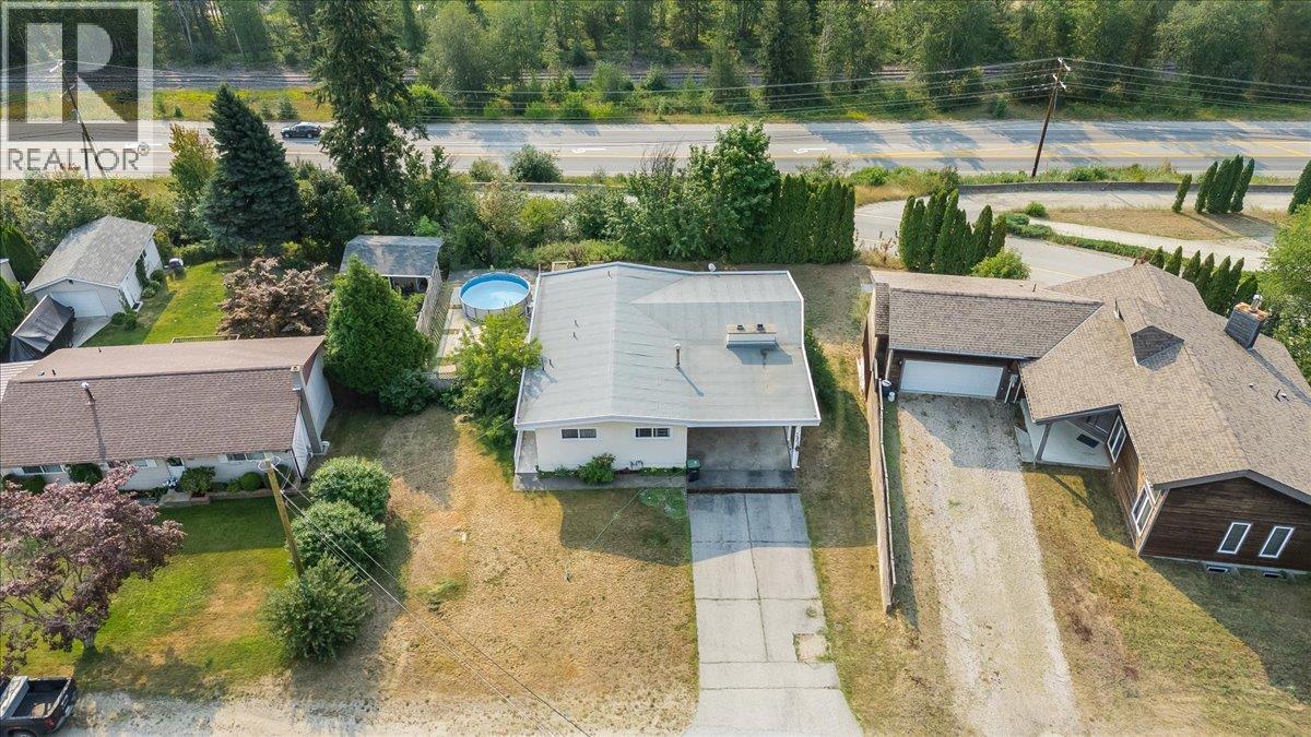 3613 9th Avenue, Castlegar, British Columbia  V1N 2Z6 - Photo 3 - 10398068