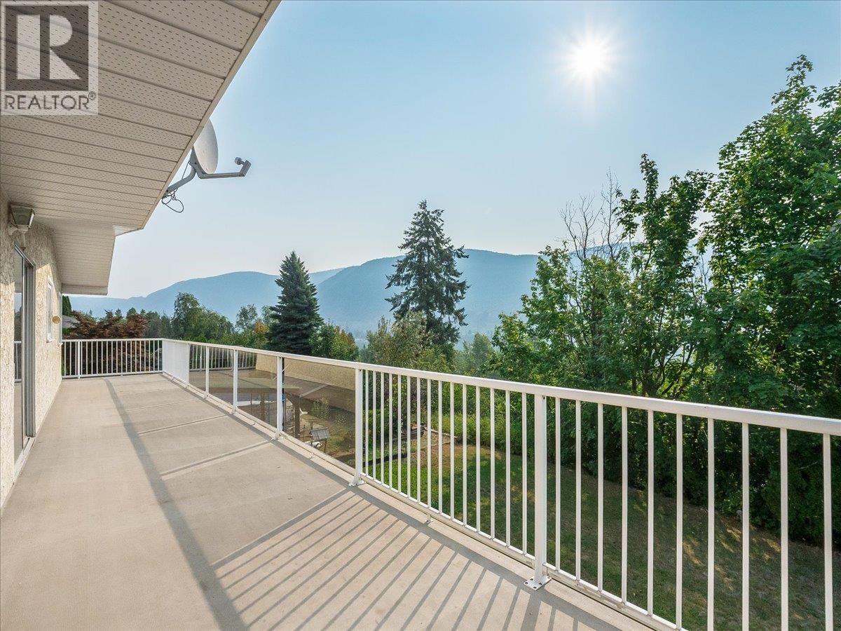 3613 9th Avenue, Castlegar, British Columbia  V1N 2Z6 - Photo 8 - 10398068