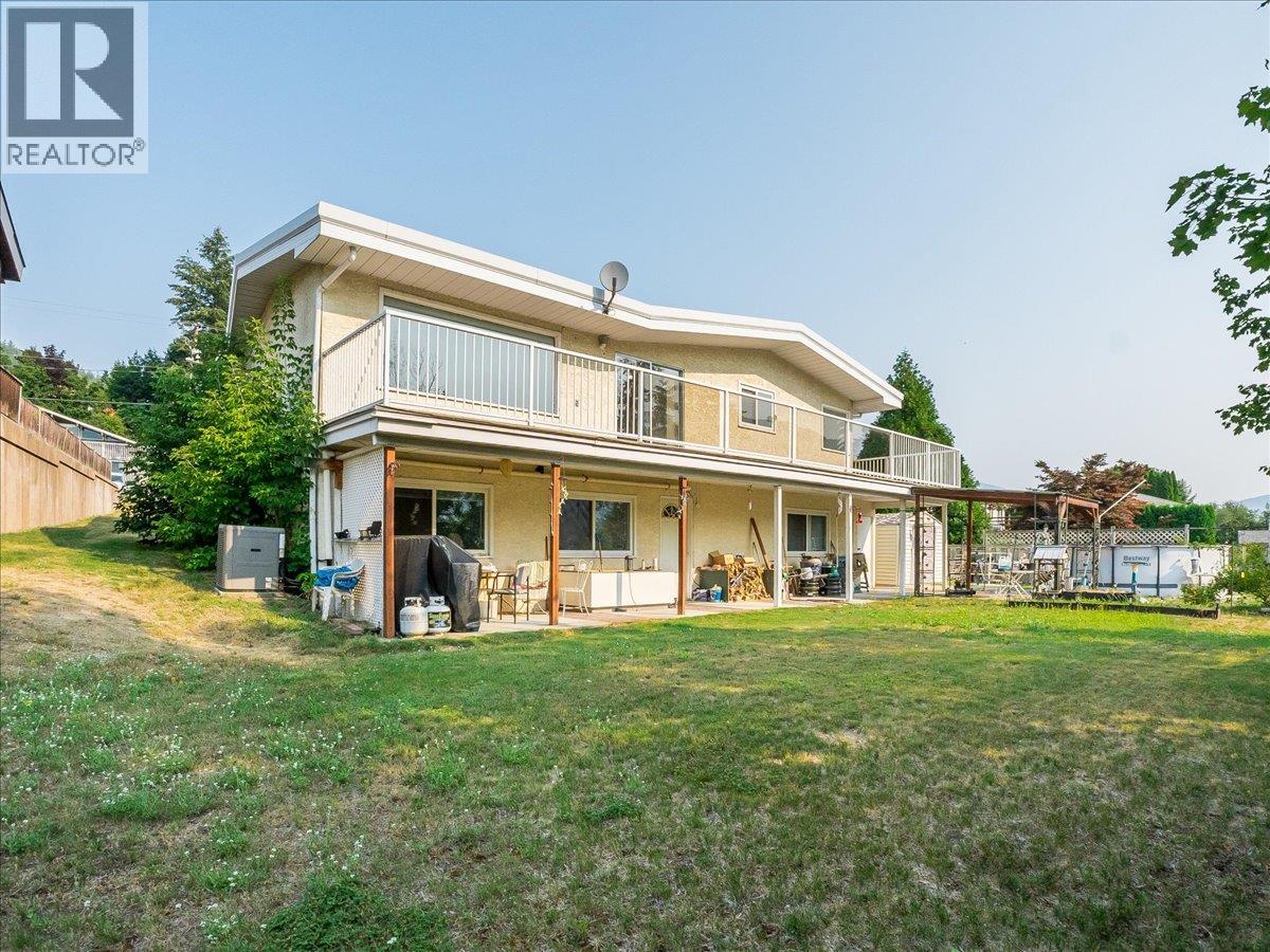 3613 9th Avenue, Castlegar, British Columbia  V1N 2Z6 - Photo 9 - 10398068