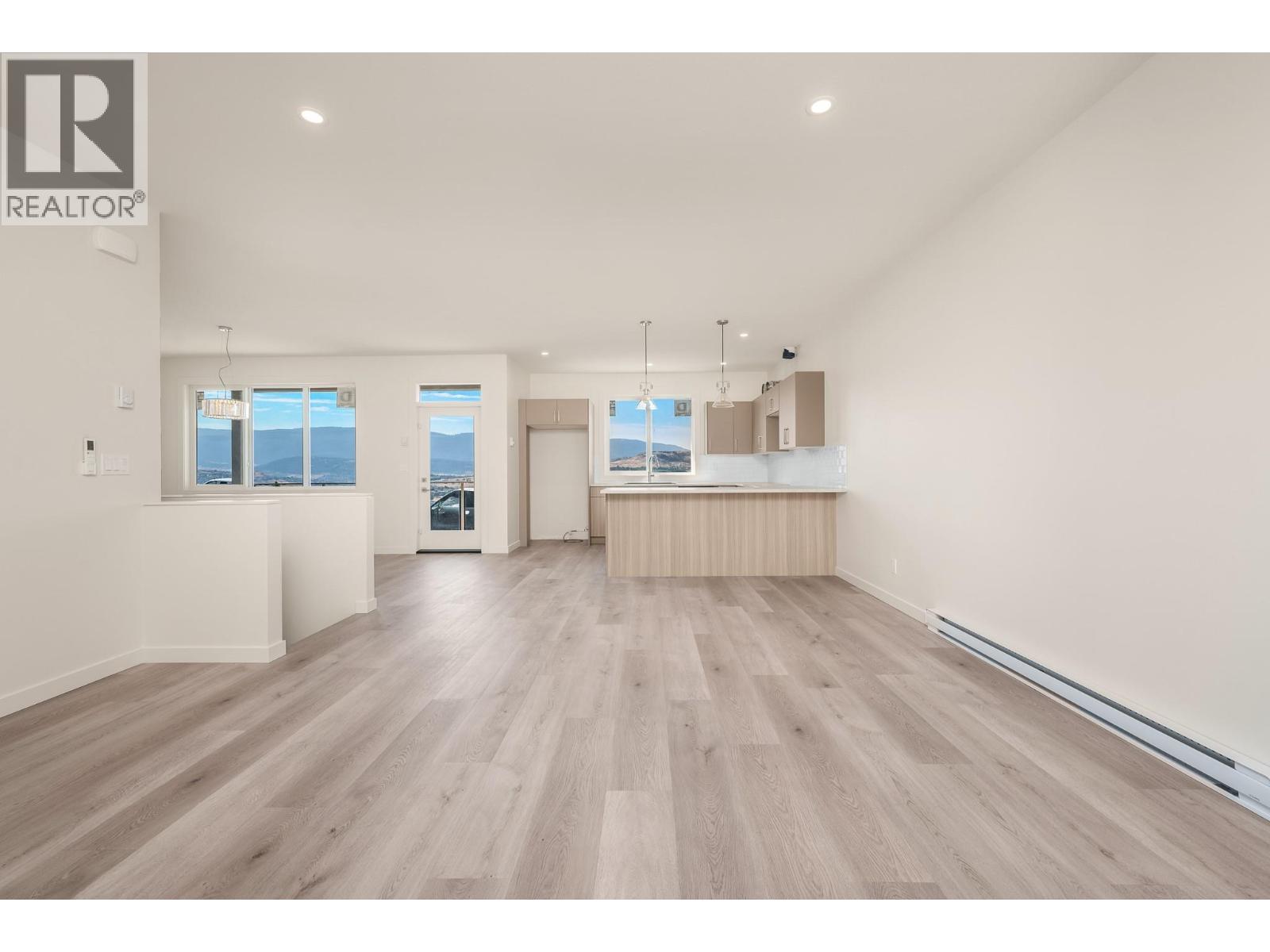 4311 Painted Turtle Drive, Vernon, British Columbia  V1H 1A2 - Photo 9 - 10398062