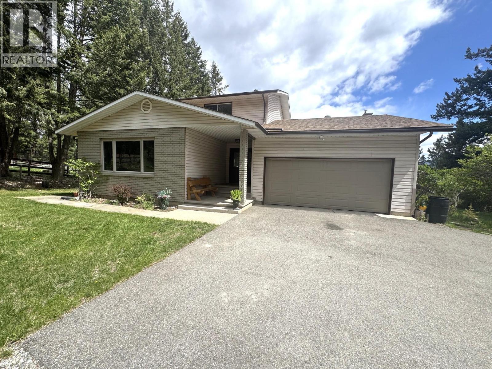 380 Ivy Road, Cranbrook, British Columbia  V1C 6W6 - Photo 1 - 10398203