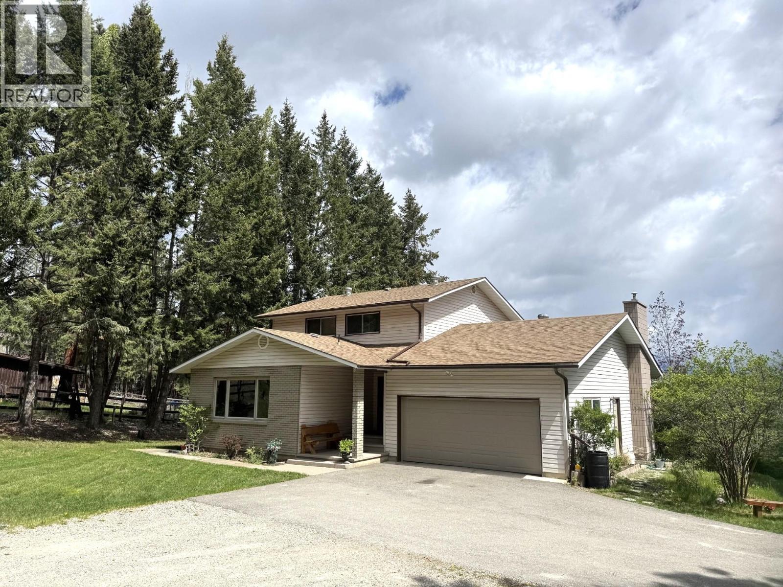 380 Ivy Road, Cranbrook, British Columbia  V1C 6W6 - Photo 2 - 10398203