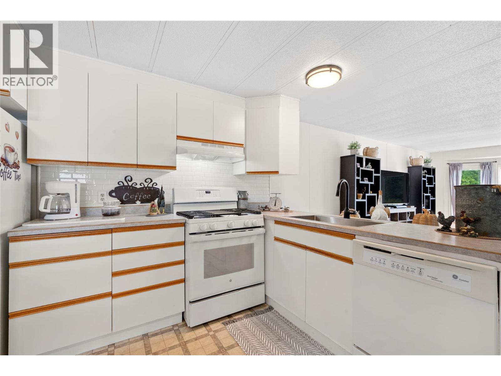 1361 30 Street Se Unit# 1, Salmon Arm, British Columbia  V1E 2N4 - Photo 16 - 10398065