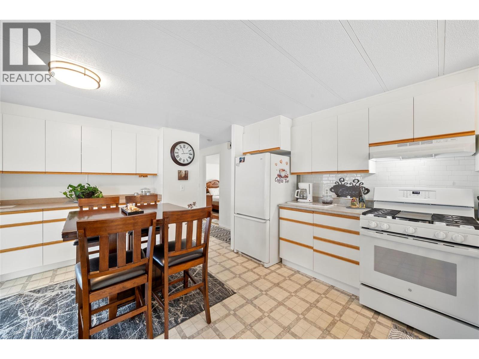 1361 30 Street Se Unit# 1, Salmon Arm, British Columbia  V1E 2N4 - Photo 18 - 10398065