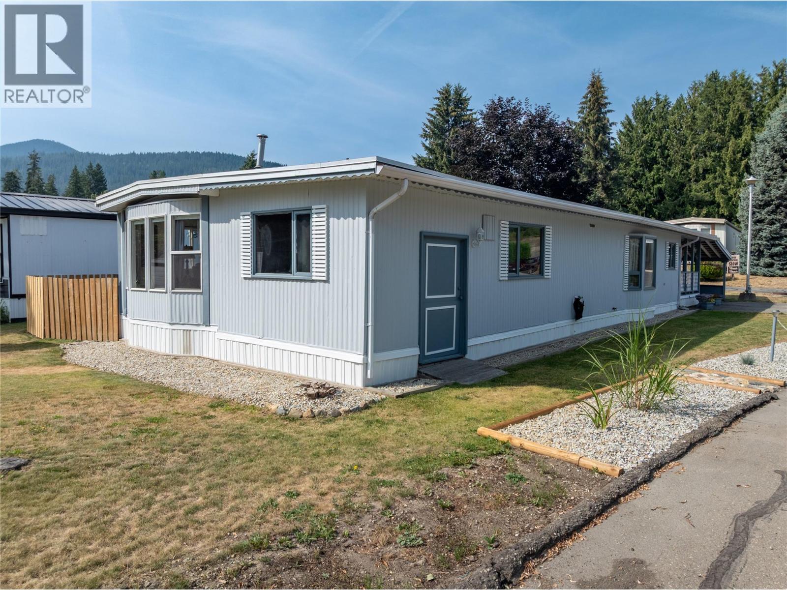 1361 30 Street Se Unit# 1, Salmon Arm, British Columbia  V1E 2N4 - Photo 2 - 10398065